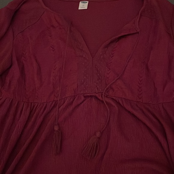 Old Navy maroon cotton blouse, size xs - Picture 3 of 3